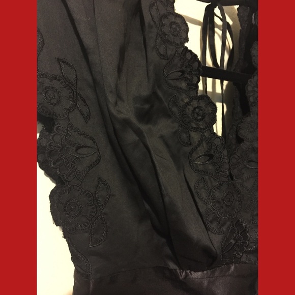 New! Bebe embroidered top! Never worn. - Picture 4 of 8